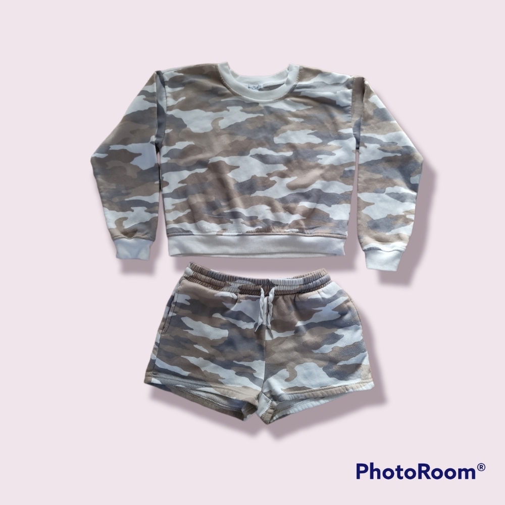 Sweatshirt and shorts set